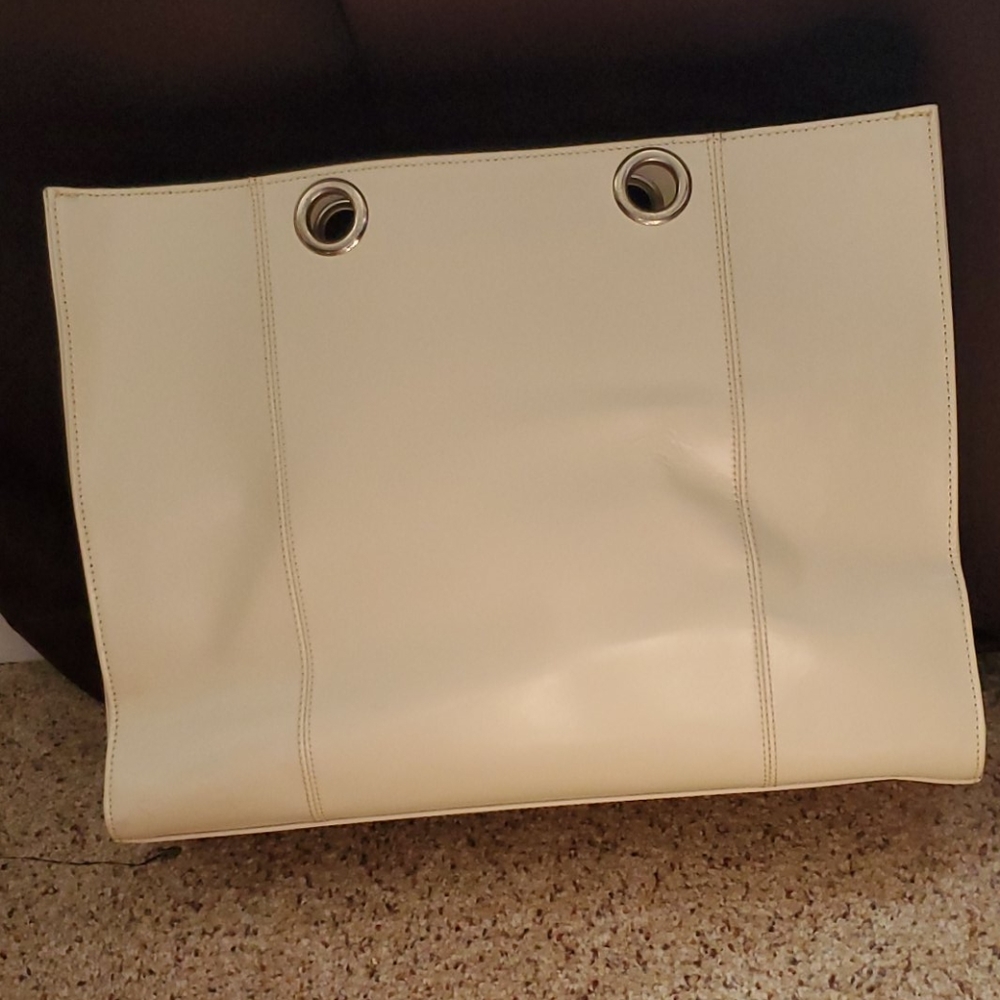 Handbag - Picture 2 of 8